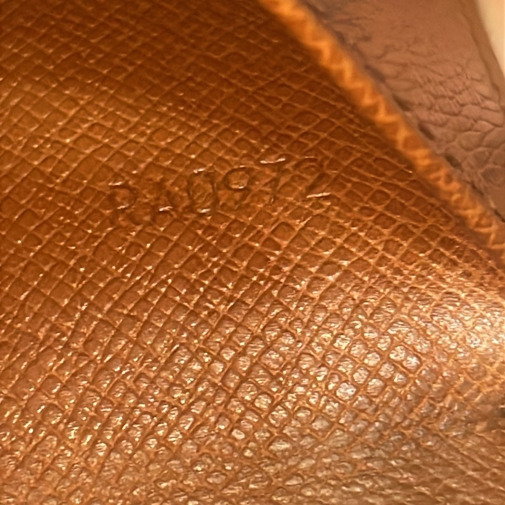 Louis Vuitton Monogram Key Holder - Picture 10 of 10